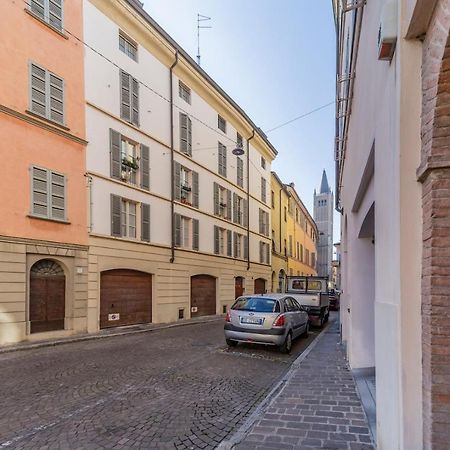 Parrot House - Casa In Centro A Parma Appartement Buitenkant foto