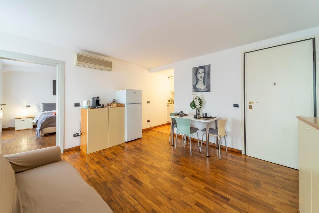 Parrot House - Casa In Centro A Parma Appartement Buitenkant foto