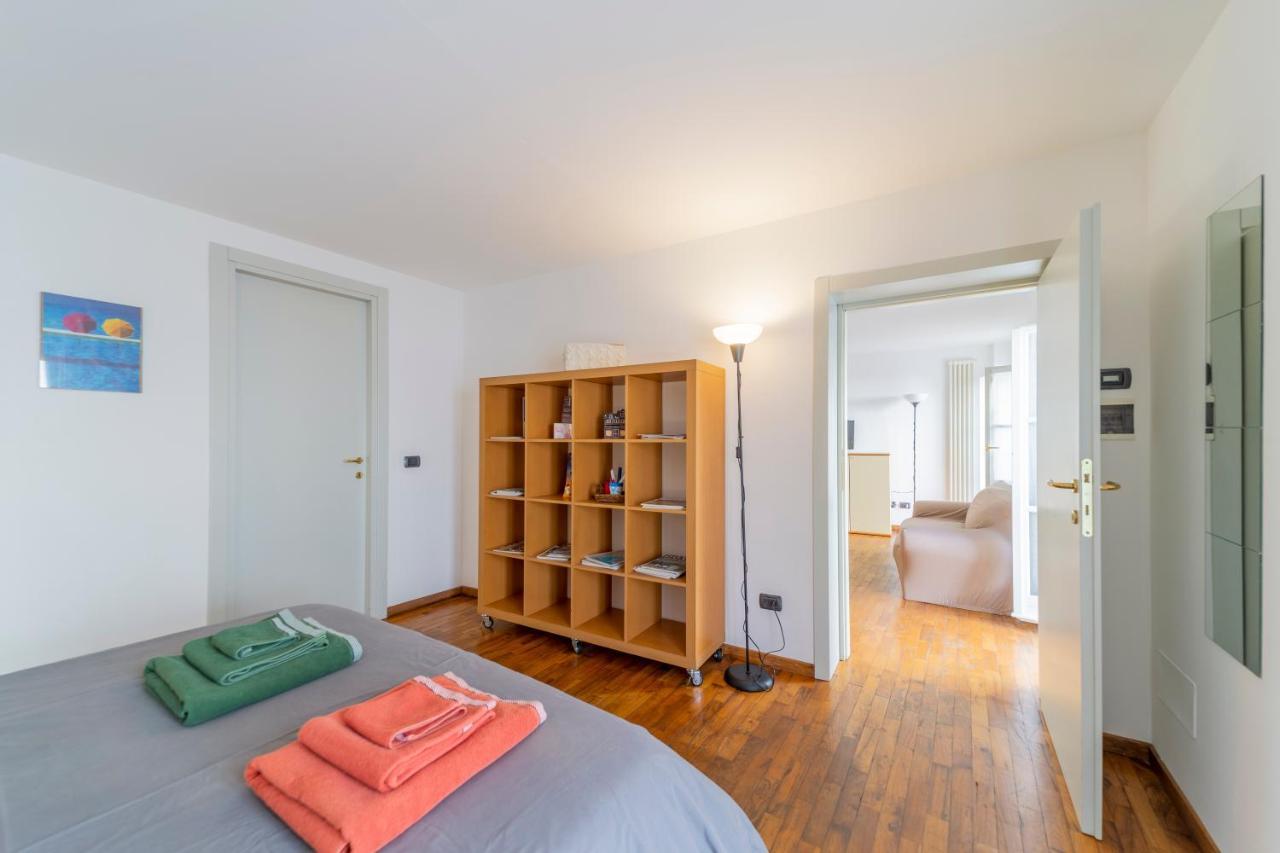 Parrot House - Casa In Centro A Parma Appartement Buitenkant foto